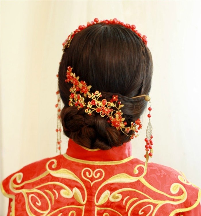 名门新娘婚纱 中式婚礼新娘发型，端庄典雅，漂亮的飞起