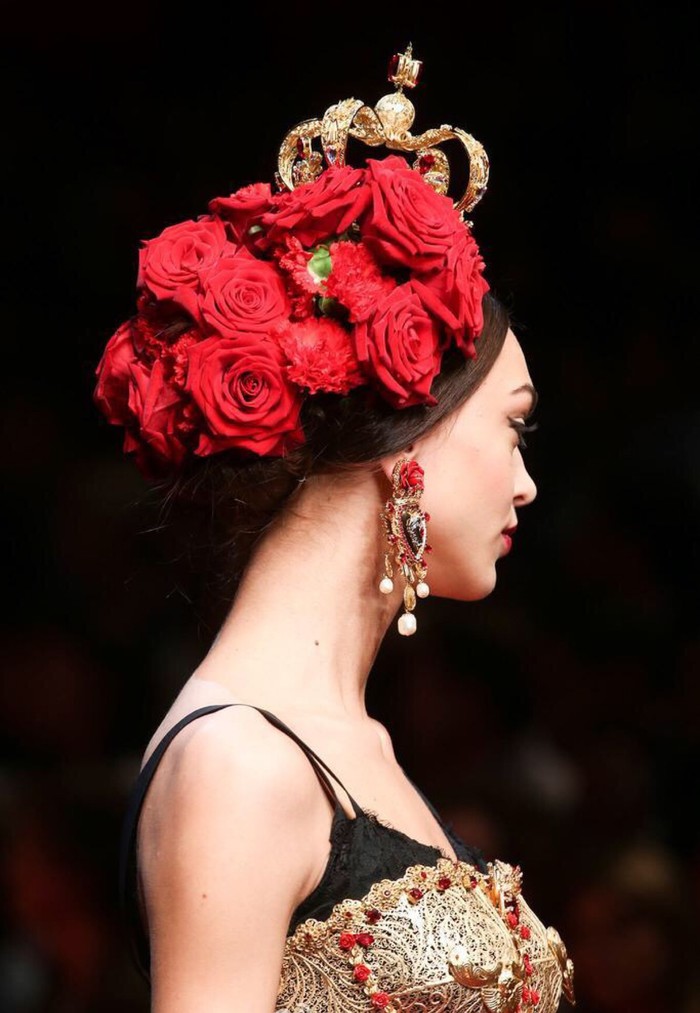 【装饰在发间】细节之美—Dolce &amp;amp; Gabbana 2015 Fall/Winter. 胸花别针做头饰 发饰 盘发 欧美范儿  奢华