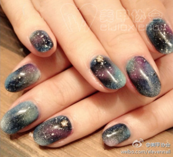 星空美甲。