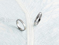 两个戒指的故事唯美时尚结婚戒指给你一生的承诺