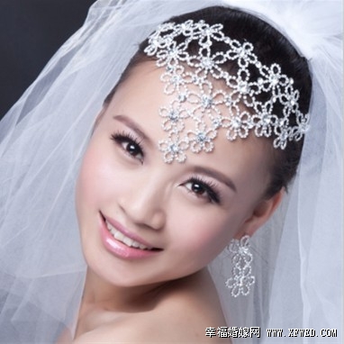 如何根据脸型挑选耳环？ 准新娘必备婚礼指南