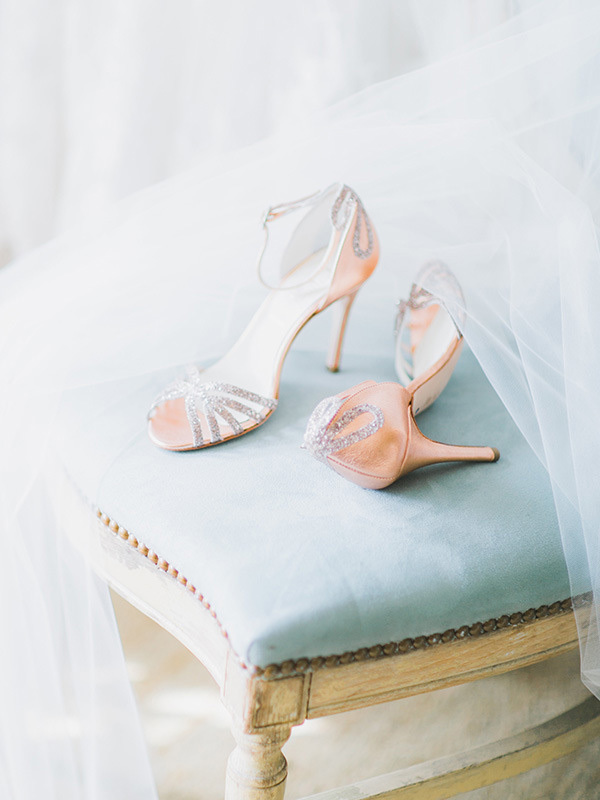 婚鞋图片,新娘婚鞋图片,新娘尖头银白色婚鞋图片,新娘尖头银白色婚鞋