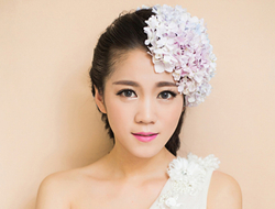 自然优雅新娘妆鲜花妆扮韩式新娘造型