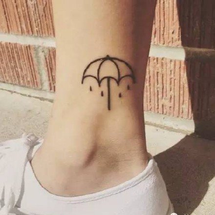 9款好看的雨伞主题的纹身图片