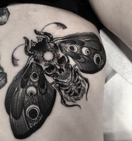 飞蛾搭配骷髅的一组school纹身图案