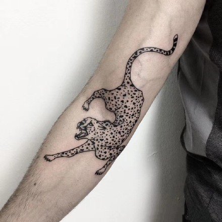 豹子纹身 黑灰色的一组写实小豹子纹身图案