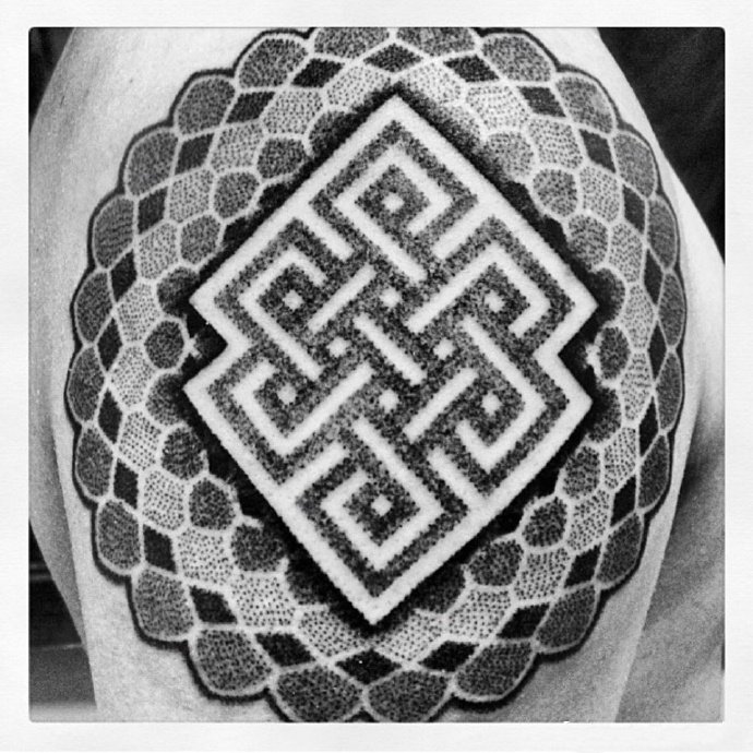 藏传佛教密宗符号的一组点刺纹身作品