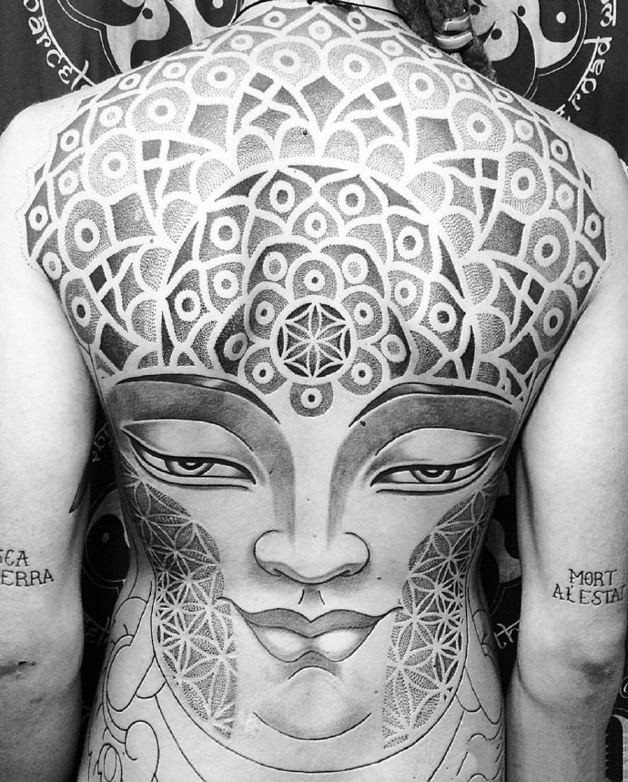 藏传佛教密宗符号的一组点刺纹身作品