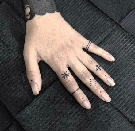 手指刺青 纹在手指手背的一组拼接小图