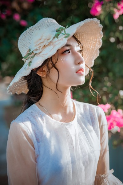 戴帽子的清纯美女图片(10张)