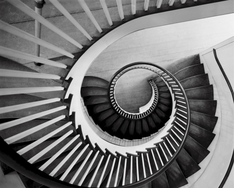 螺旋式的楼梯图片(10张)
