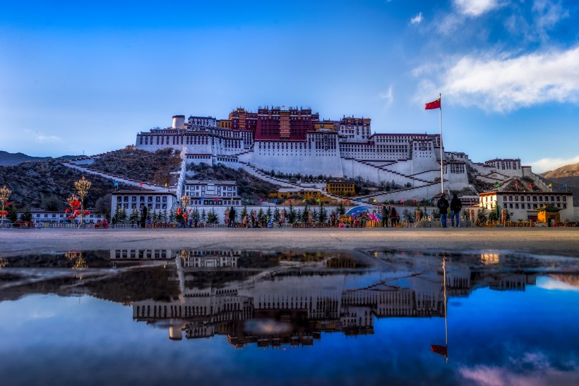 西藏拉萨布达拉宫建筑风景图片(9张)