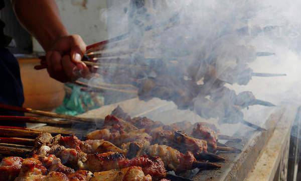 新疆特色小吃大全 烤肉手抓饭令人垂涎