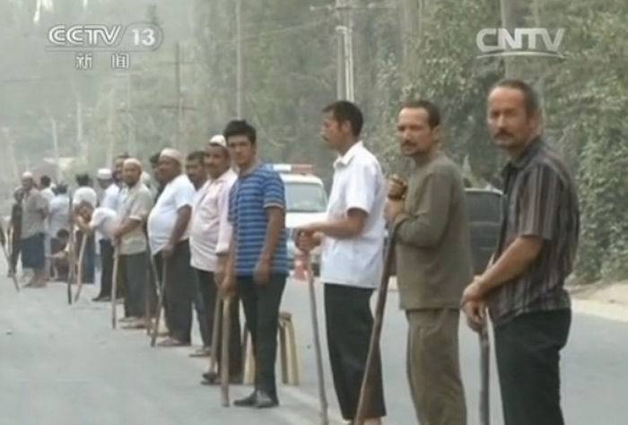 新疆3万人围堵击毙暴徒 暴徒被逼投降