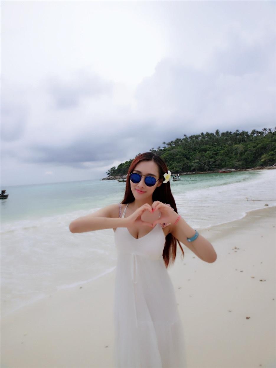 极品性感女神郑文文丰满美胸人体写真