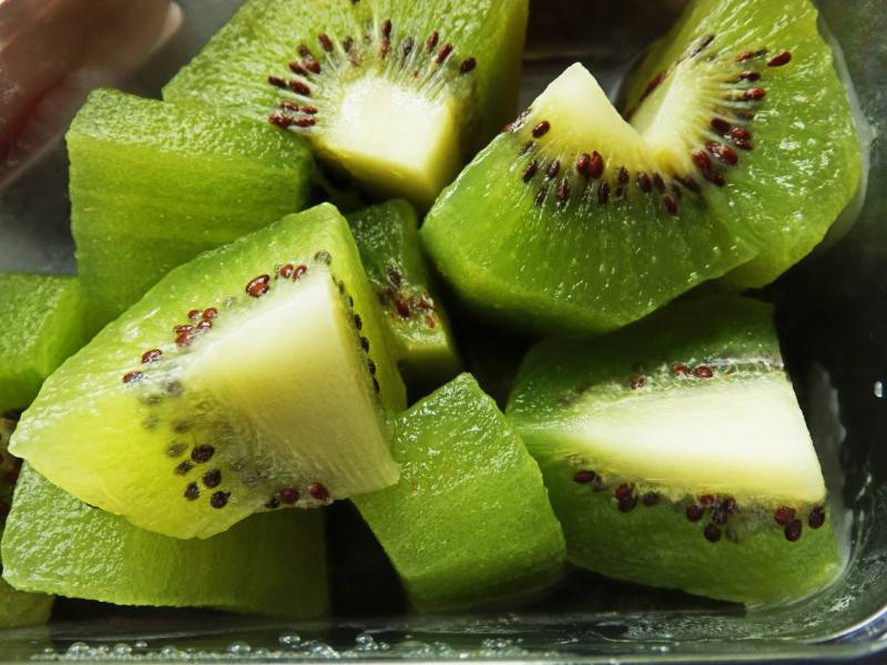 新西兰奇异果水果拼盘图片