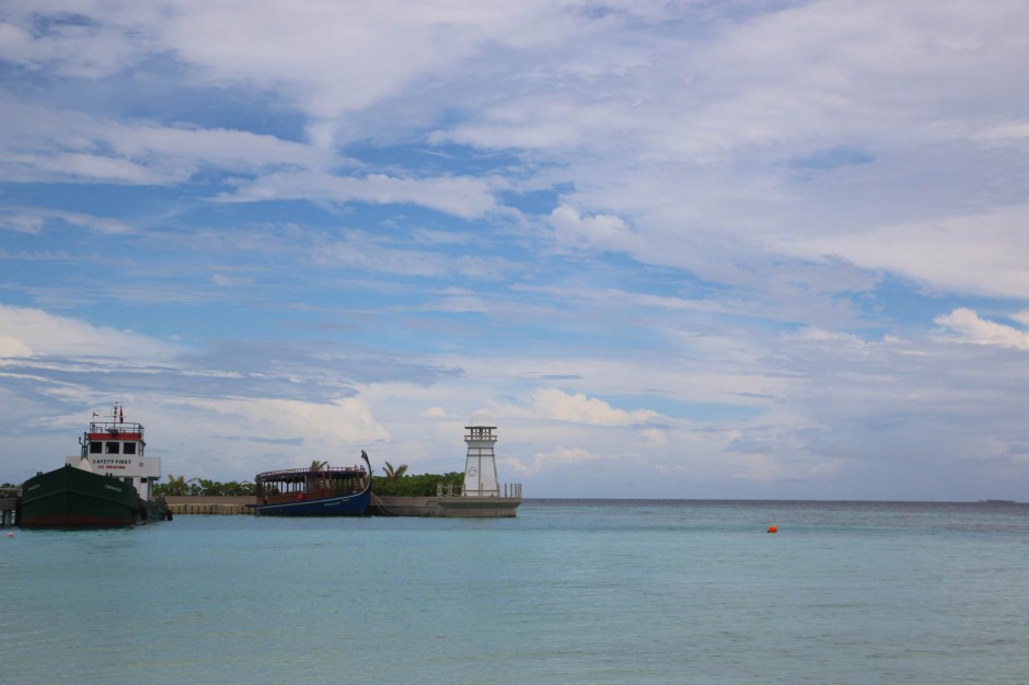 马尔代夫海岸水天相接美景