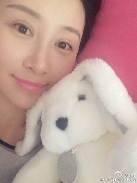 内地人气女星舒畅自拍照