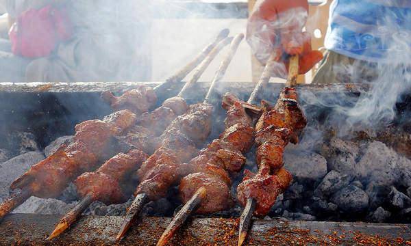 新疆特色小吃大全 烤肉手抓饭令人垂涎