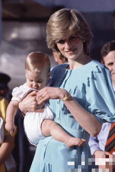 图揭英国王室婴儿萌照 基因太强大(6)