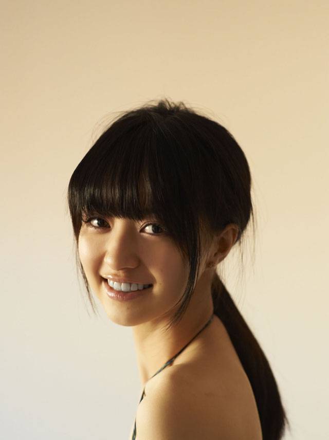 大眼萌妹逢泽莉娜甜美日本街拍