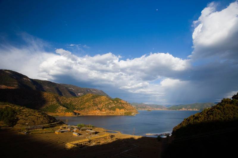 旅游景点泸沽湖山水高清图片