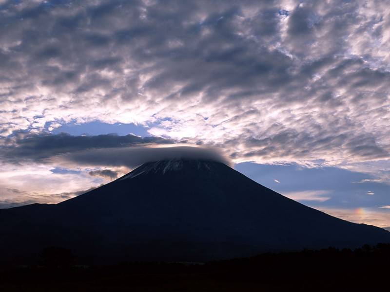 日本第一大高峰富士山下的春夏秋冬高清图片