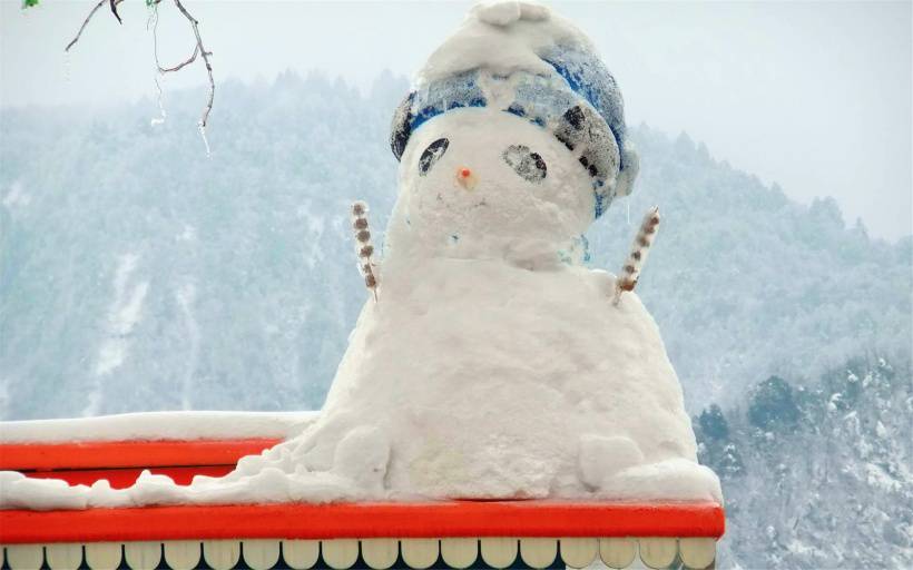 唯美高清冬季可爱雪人风景图片