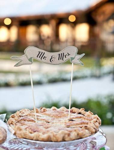 幸福甜蜜的婚礼甜点蛋糕图片