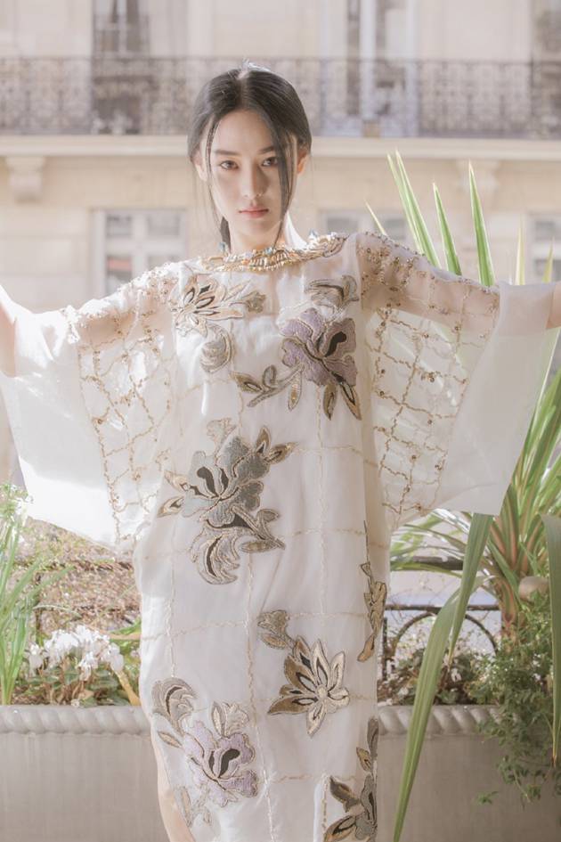 性感女神张馨予身穿薄纱短裙唯美拍摄