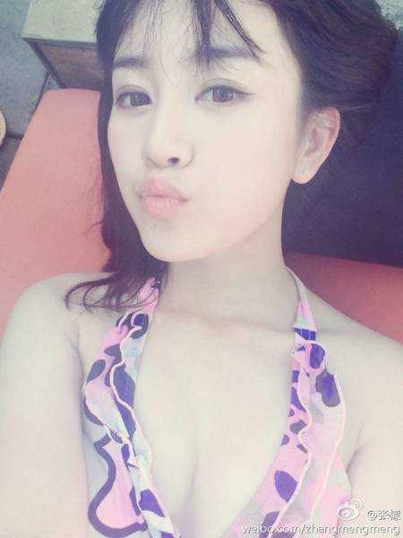 内地女星张檬活力私房自拍