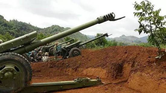 解放军在中缅边境举行实弹演习