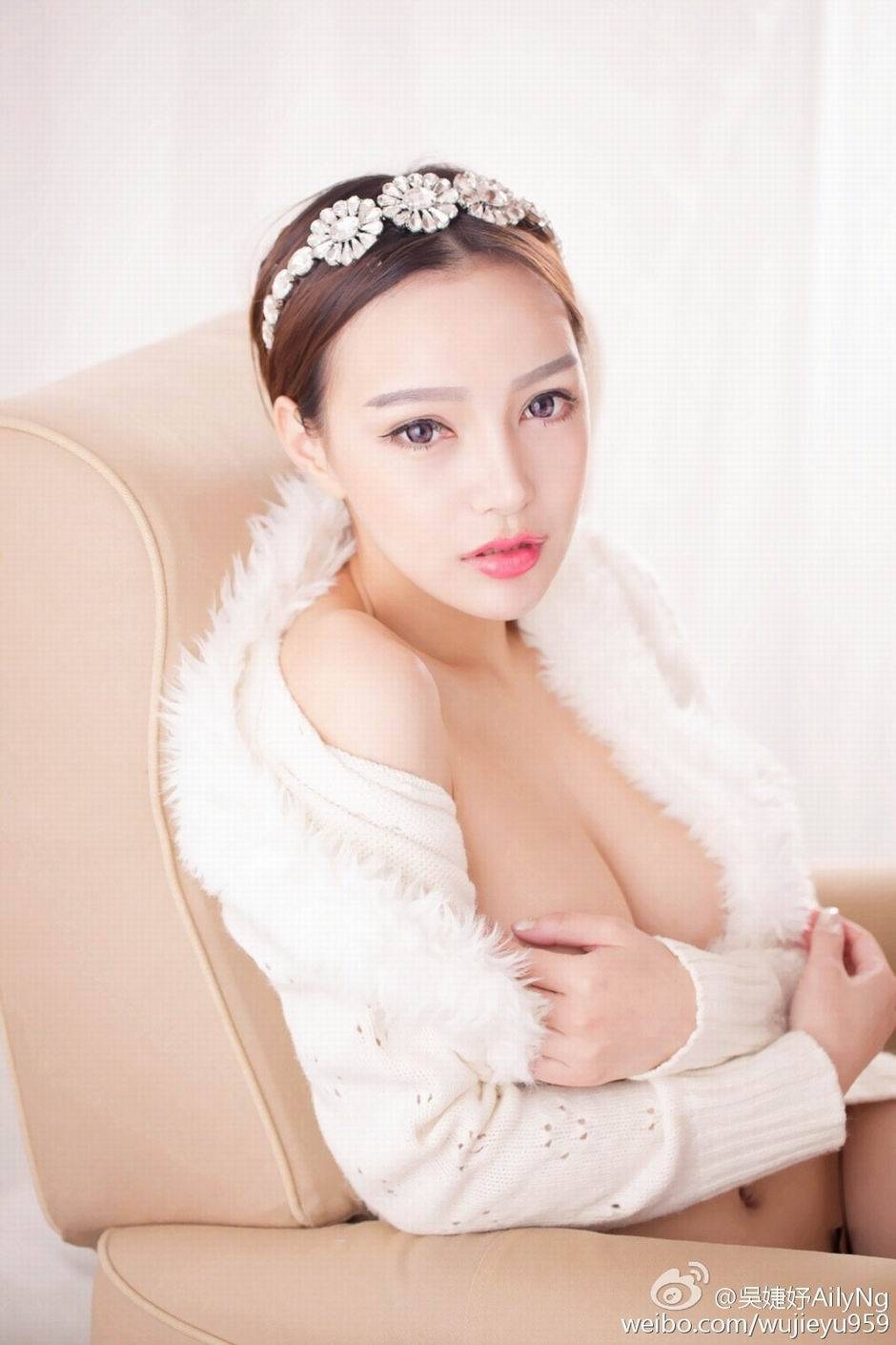 香港模特吴婕妤大胆时尚人体艺术图