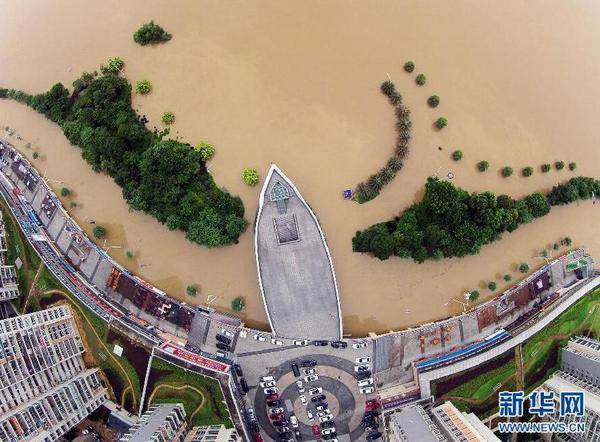广西柳州洪水围城 景色壮观水位逼近警戒线
