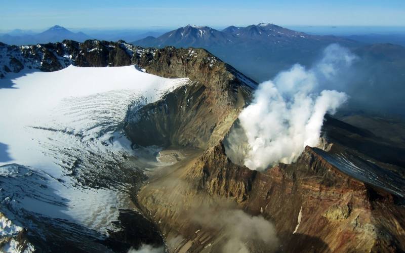 大自然火山爆发瞬间高清壁纸