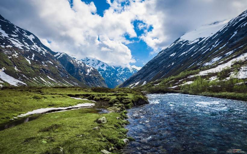 挪威山水树林优美风景图片壁纸