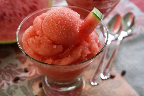 夏日爱上甜甜的西瓜唯美图片