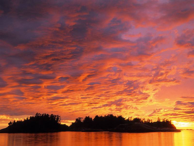 山间湖畔高清秀丽风景图片