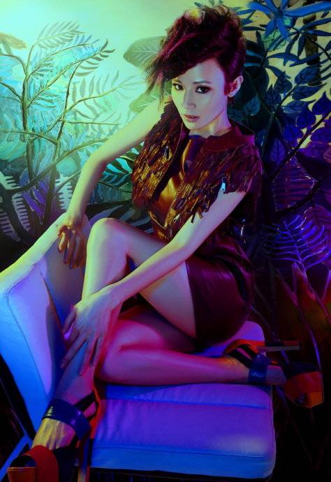 冷艳美女石小群时尚写真彰显叛逆色彩