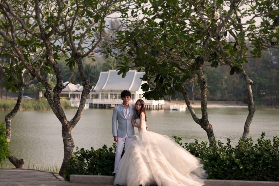 伊能静泰国普吉岛甜美创意婚纱拍摄