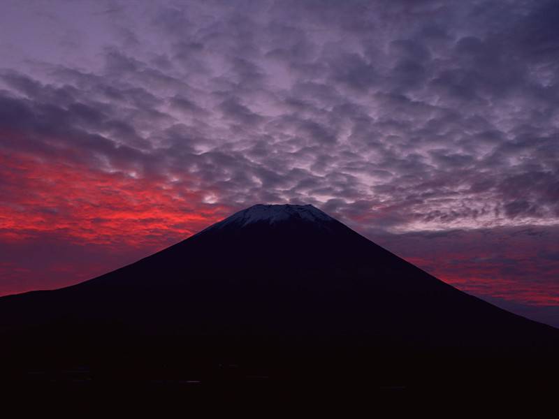 日本第一大高峰富士山下的春夏秋冬高清图片