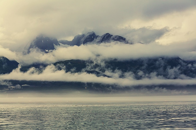 山峰云雾缭绕风景图片欣赏