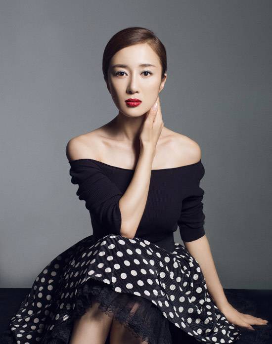内地气质影视演员李依晓唯美拍摄