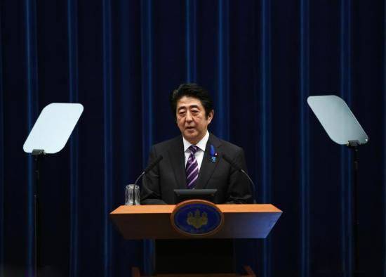 日本首相安倍宣布解散众议院 是预谋还是无奈之举？