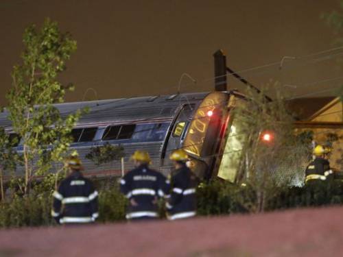 美国火车费城脱轨 无证据表明是恐袭