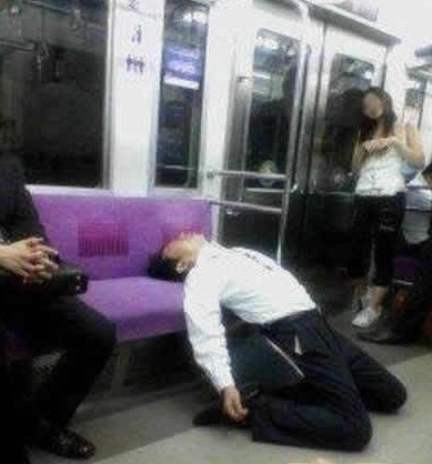 屌丝图片搞笑地铁睡姿
