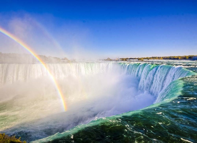 气势磅礴的壮观瀑布彩虹风景壁纸图片