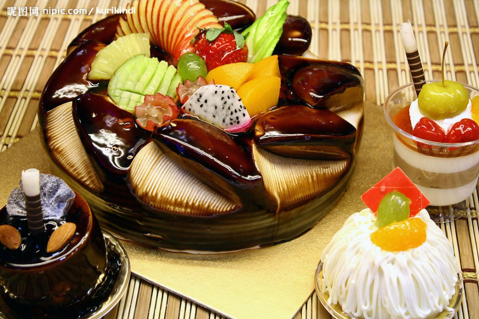 美味可口的水果巧克力蛋糕图片欣赏