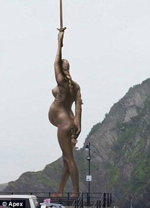 英国小镇裸体孕妇雕像被指“淫秽、令人恶心”(8)