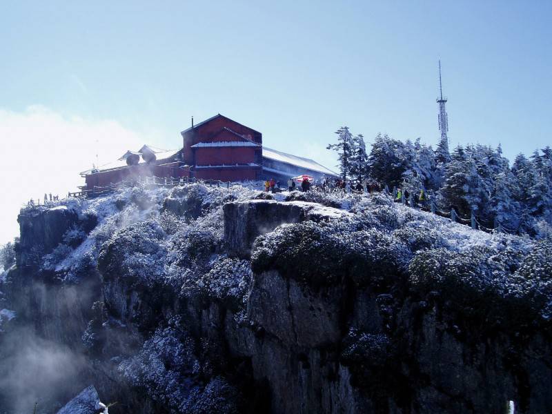 四川峨眉山冬季雪景高清壁纸